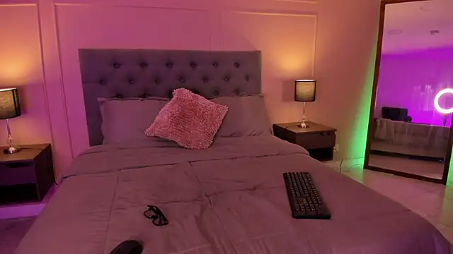 ALICESANDOVAL online show from 09/15/25, 11:43