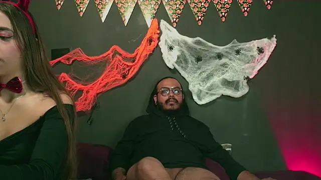  leda swan  online show from 10/18/25, 01:34