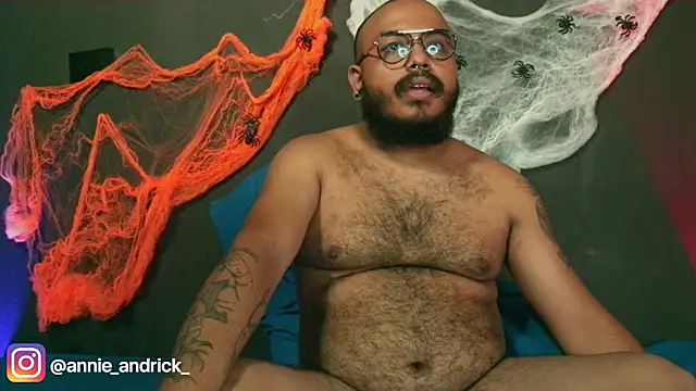  leda swan  online show from 10/25/25, 02:46