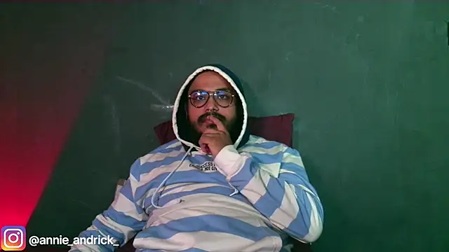  leda swan  online show from 11/08/25, 01:00