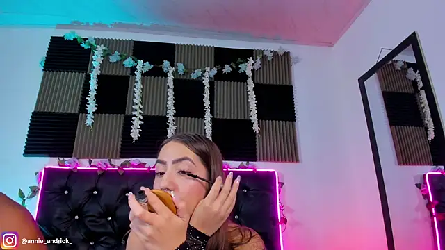  leda swan  online show from 05/29/26, 11:19