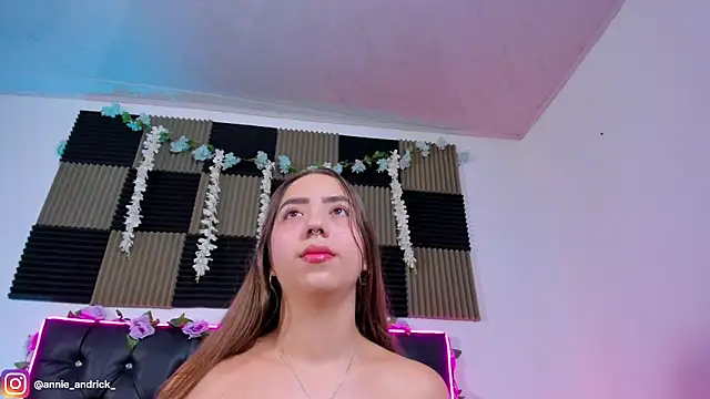  leda swan  online show from 06/28/26, 11:05
