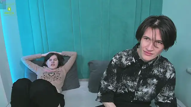 Snapshot of ViviaraNGendy chatting on 10/12/25, 10:47 ViviaraNGendy online show from 10/12/25, 10:47