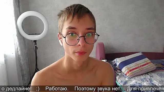 glasses cat online show from 11/13/25, 09:52