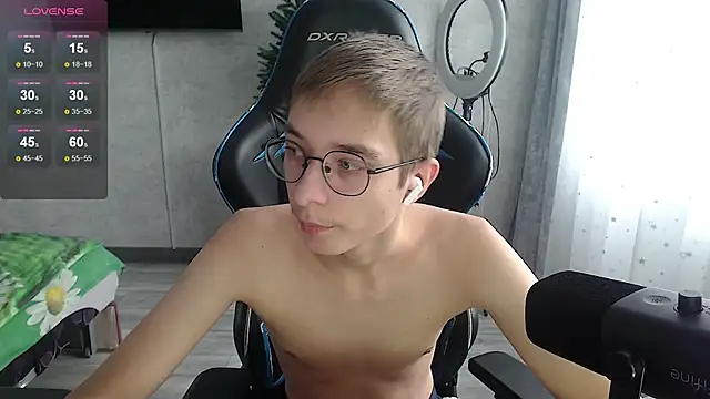 glasses cat online show from 01/14/26, 09:26