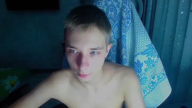 glasses cat online show from 02/11/26, 10:15