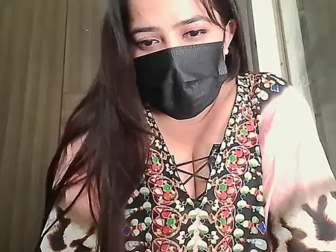 Snapshot of Queen_Pari87 chatting on 11/16/25, 08:53 Queen Pari87 online show from 11/16/25, 08:53