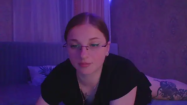 Star Girlish online show from 11/12/25, 09:36