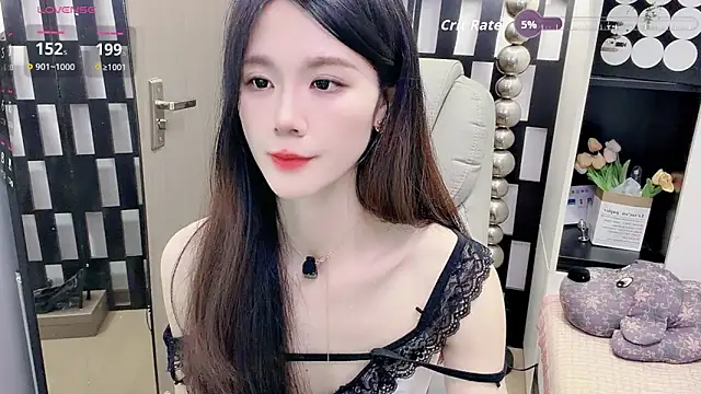 Snapshot of Yueyue-MM chatting on 04/25/26, 01:25 Yueyue-MM online show from 04/25/26, 01:25