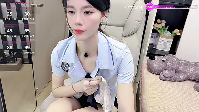 Snapshot of Yueyue-MM chatting on 04/27/26, 02:04 Yueyue-MM online show from 04/27/26, 02:04