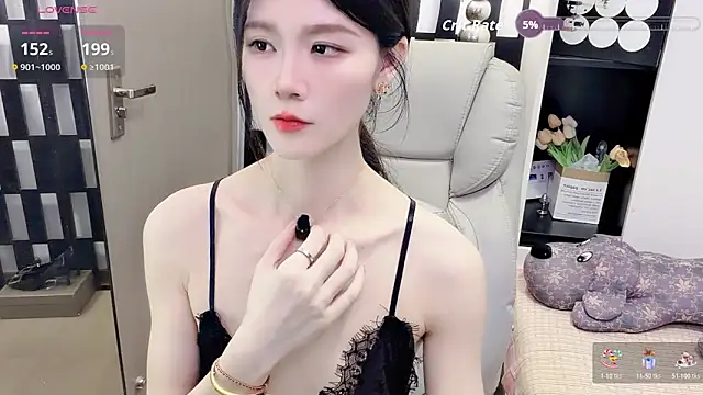 Snapshot of Yueyue-MM chatting on 05/02/26, 01:05 Yueyue-MM online show from 05/02/26, 01:05