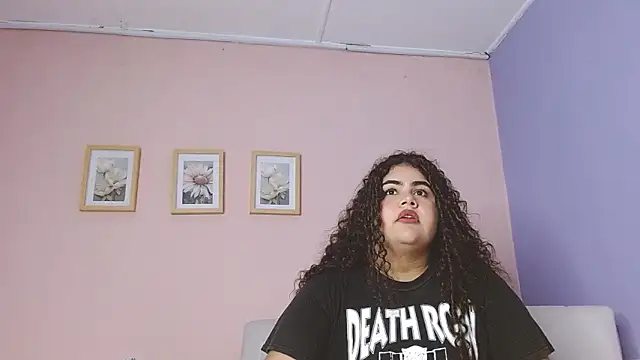 lourdes moon22 online show from 09/09/25, 12:37