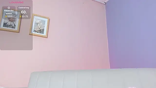 lourdes moon22 online show from 10/10/25, 01:10