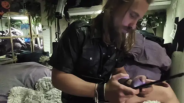 JuliCarl online show from 10/25/25, 03:47