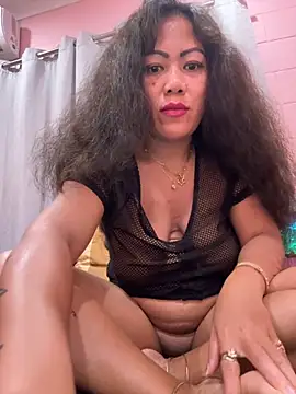 Snapshot of Lindarossyta chatting on 11/02/25, 11:40 Lindarossyta online show from 11/02/25, 11:40