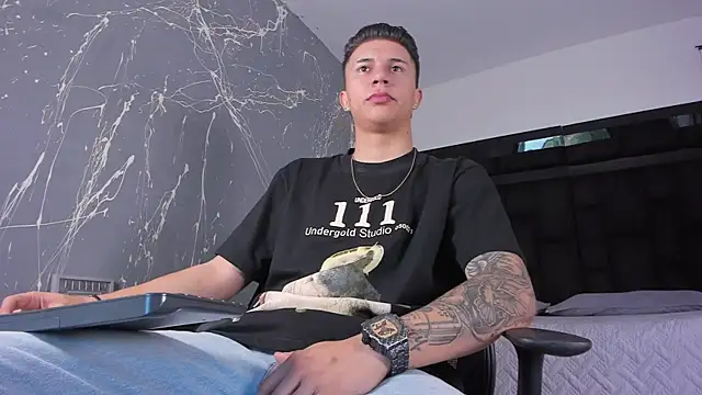 liaamsmiith  online show from 11/17/25, 12:11