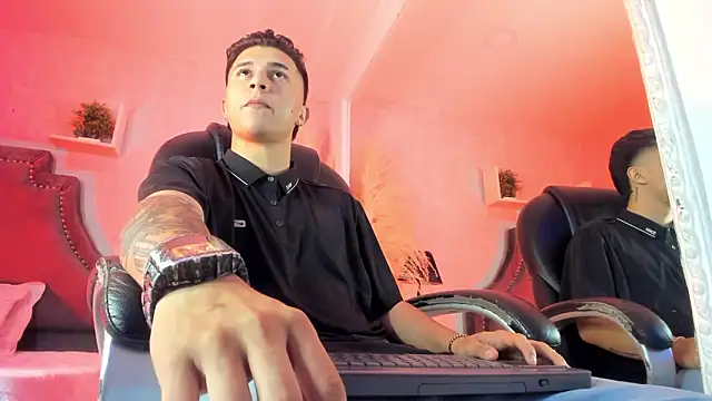 liaamsmiith  online show from 02/07/26, 12:53