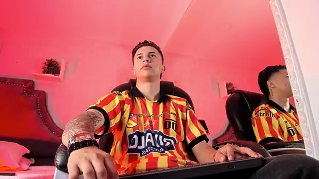 liaamsmiith  online show from 02/08/26, 12:08