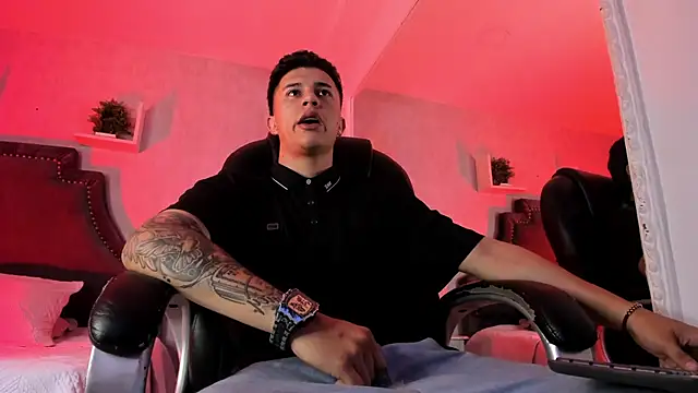 liaamsmiith  online show from 02/09/26, 12:42