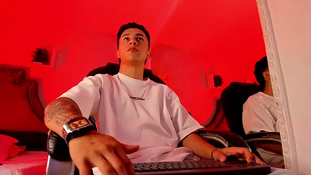 liaamsmiith  online show from 02/10/26, 12:31