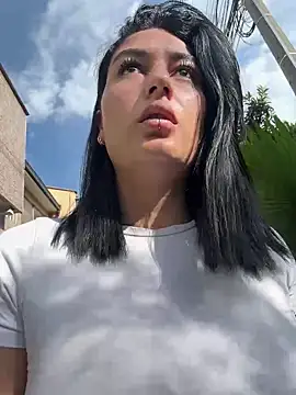 Snapshot of Scarlett_12 chatting on 09/11/25, 01:00 Scarlett 12 online show from 09/11/25, 01:00