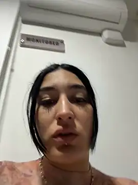 Snapshot of Scarlett_12 chatting on 10/01/25, 12:00 Scarlett 12 online show from 10/01/25, 12:00