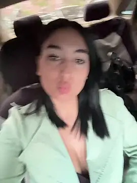 Snapshot of Scarlett_12 chatting on 10/15/25, 11:32 Scarlett 12 online show from 10/15/25, 11:32