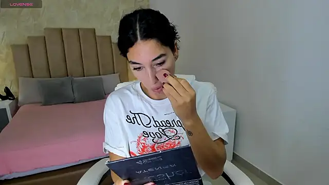 Snapshot of Scarlett_12 chatting on 02/26/26, 11:31 Scarlett 12 online show from 02/26/26, 11:31