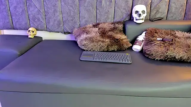 Snapshot of Rowan_Mills chatting on 09/21/25, 08:21 Rowan Mills online show from 09/21/25, 08:21