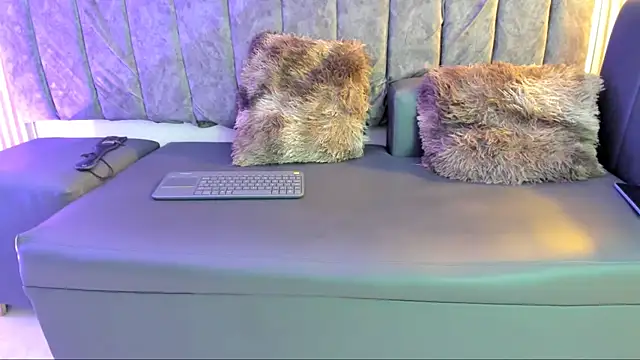 Snapshot of Rowan_Mills chatting on 09/26/25, 09:19 Rowan Mills online show from 09/26/25, 09:19