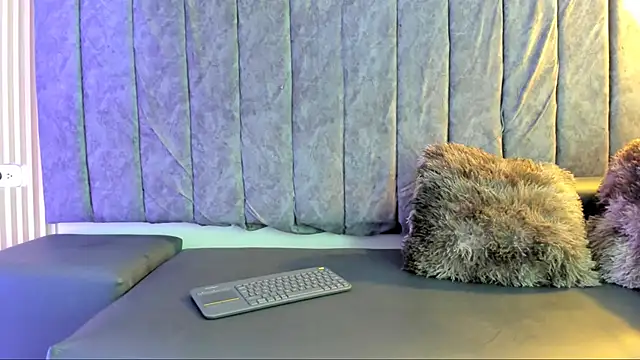 Snapshot of Rowan_Mills chatting on 09/27/25, 09:20 Rowan Mills online show from 09/27/25, 09:20