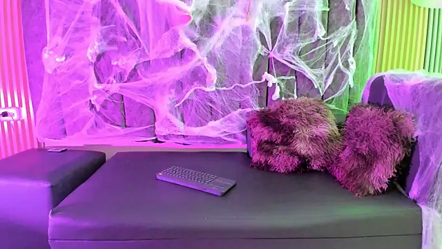 Snapshot of Rowan_Mills chatting on 10/07/25, 08:17 Rowan Mills online show from 10/07/25, 08:17