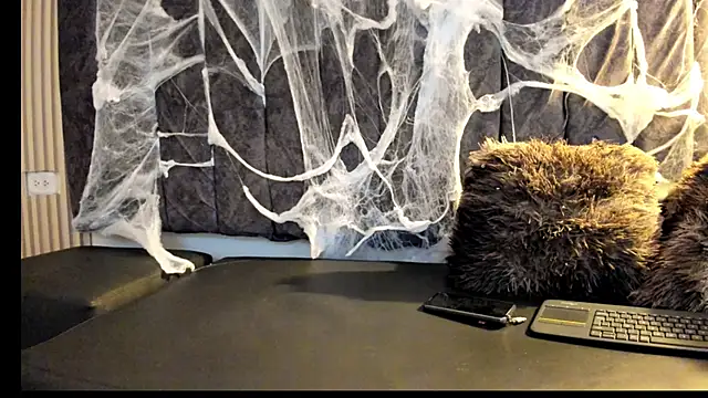 Snapshot of Rowan_Mills chatting on 10/15/25, 08:31 Rowan Mills online show from 10/15/25, 08:31