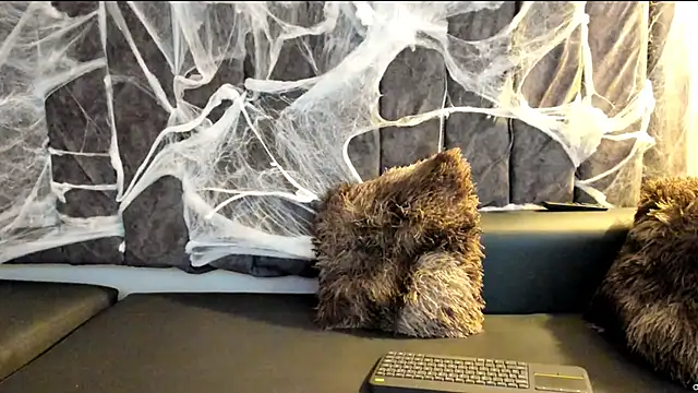 Snapshot of Rowan_Mills chatting on 10/16/25, 08:10 Rowan Mills online show from 10/16/25, 08:10