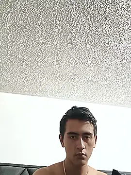 Snapshot of -mrpaul chatting on 10/11/25, 09:02 -mrpaul online show from 10/11/25, 09:02