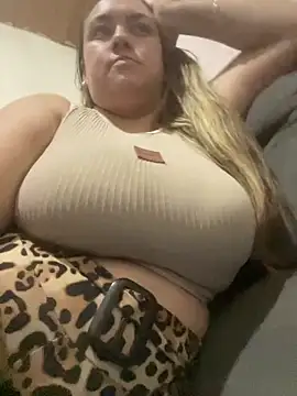 bruna438 online show from 04/14/26, 11:27