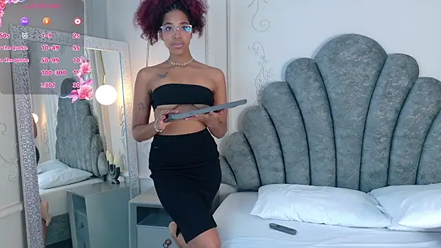 Snapshot of Charlotte-Novac chatting on 09/17/25, 01:02 Charlotte-Novac online show from 09/17/25, 01:02