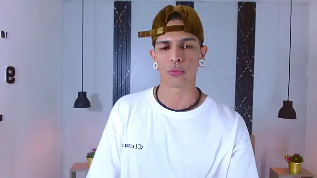 Franvill Trato online show from 10/14/25, 06:52