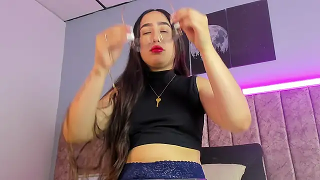 Niicolle Evanss online show from 11/30/25, 05:39