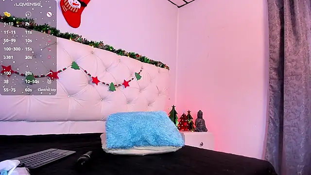 Niicolle Evanss online show from 12/21/25, 02:24