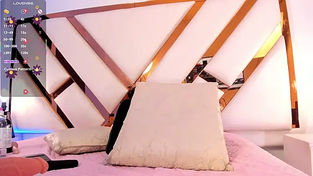 Niicolle Evanss online show from 03/30/26, 07:48