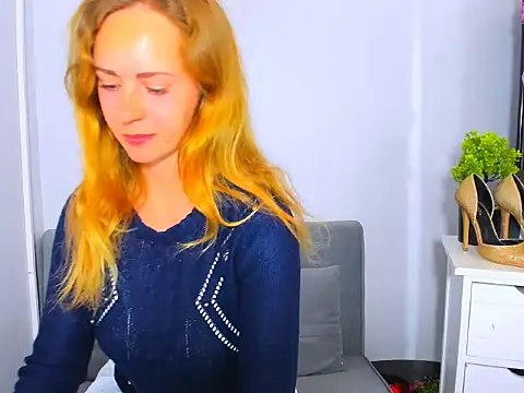 Snapshot of LyraHotty chatting on 10/24/25, 03:30 LyraHotty online show from 10/24/25, 03:30