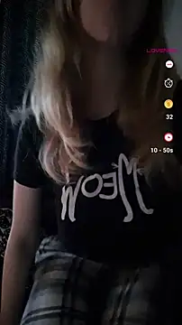 Snapshot of LyraHotty chatting on 02/23/26, 06:11 LyraHotty online show from 02/23/26, 06:11