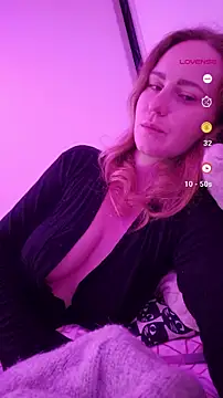 Snapshot of LyraHotty chatting on 03/12/26, 06:58 LyraHotty online show from 03/12/26, 06:58