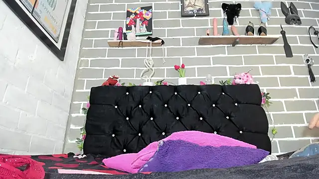 CharlotteBrowm online show from 11/05/25, 06:19