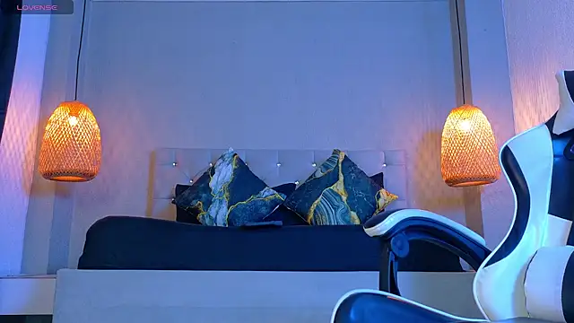 Thaiel Fosteer online show from 04/15/26, 08:21