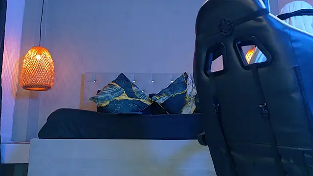 Thaiel Fosteer online show from 04/19/26, 10:03