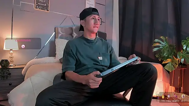 oliver mr  online show from 11/17/25, 08:14