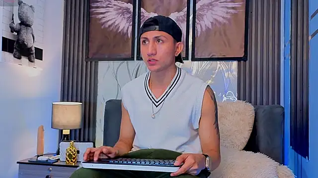 oliver mr  online show from 03/31/26, 07:47