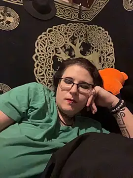 Snapshot of Harleesinn chatting on 11/10/25, 05:28 Harleesinn online show from 11/10/25, 05:28